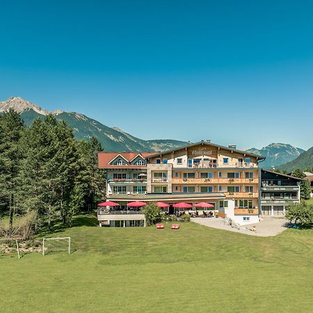Hotel Foehrenhof Stanzach Extérieur photo