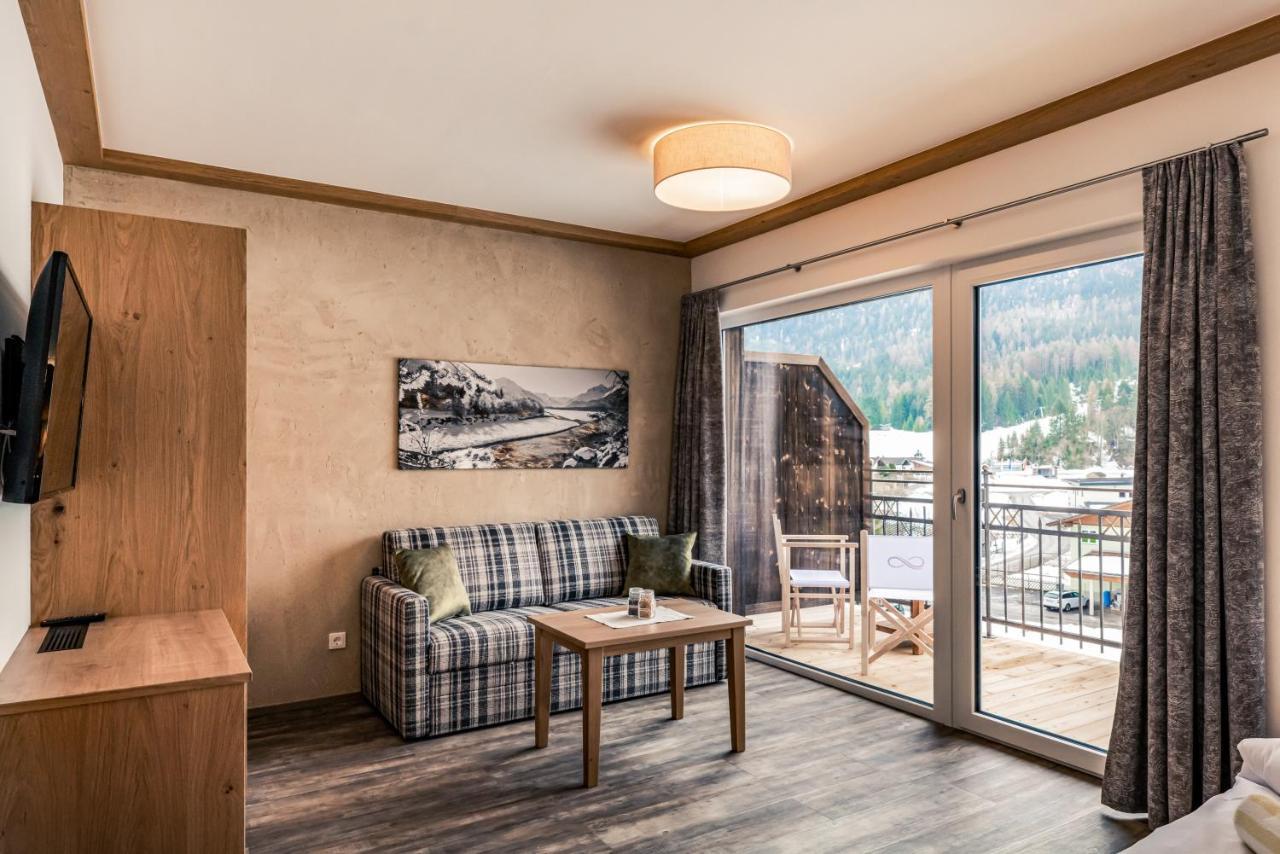 Hotel Foehrenhof Stanzach Extérieur photo