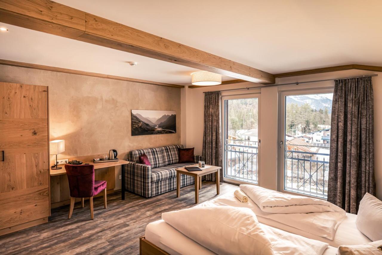 Hotel Foehrenhof Stanzach Extérieur photo