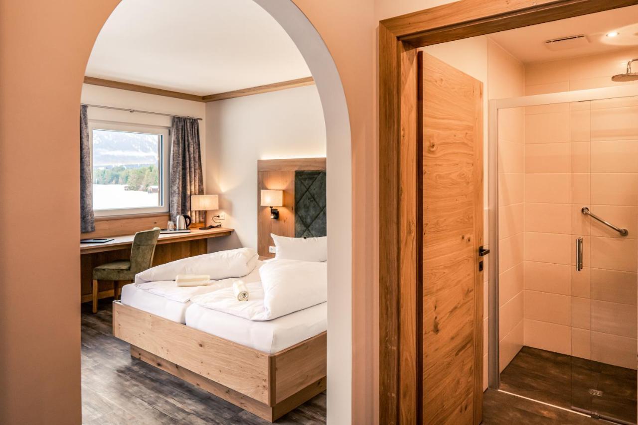Hotel Foehrenhof Stanzach Extérieur photo