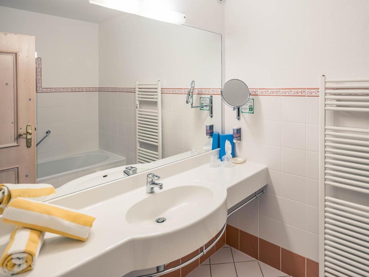 Hotel Foehrenhof Stanzach Extérieur photo