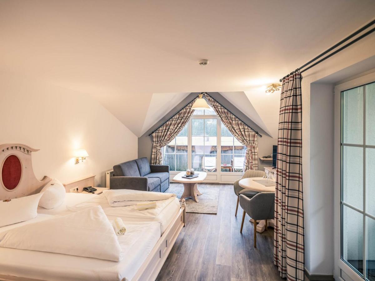 Hotel Foehrenhof Stanzach Extérieur photo