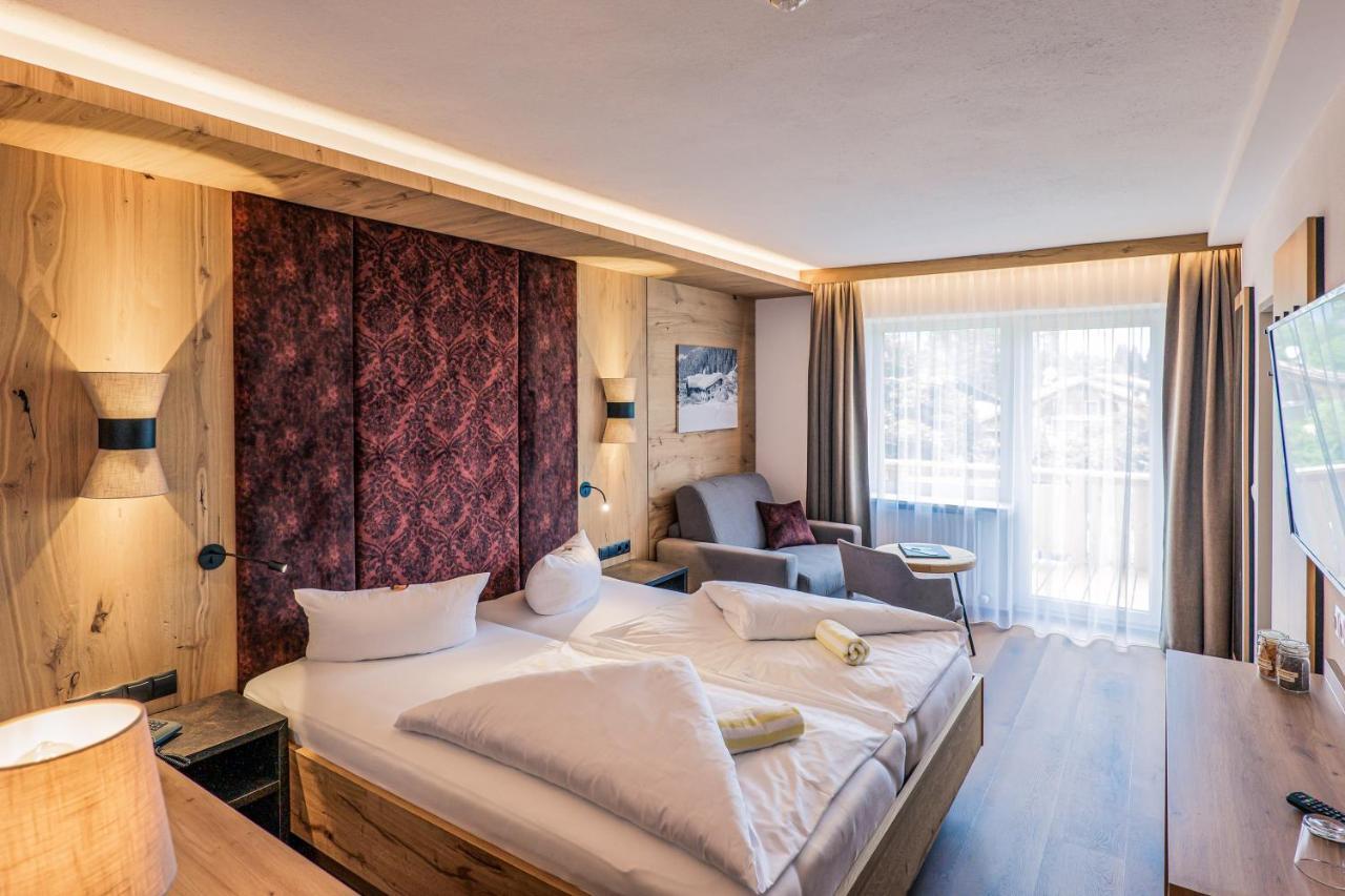 Hotel Foehrenhof Stanzach Extérieur photo