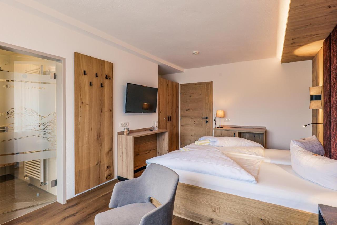 Hotel Foehrenhof Stanzach Extérieur photo