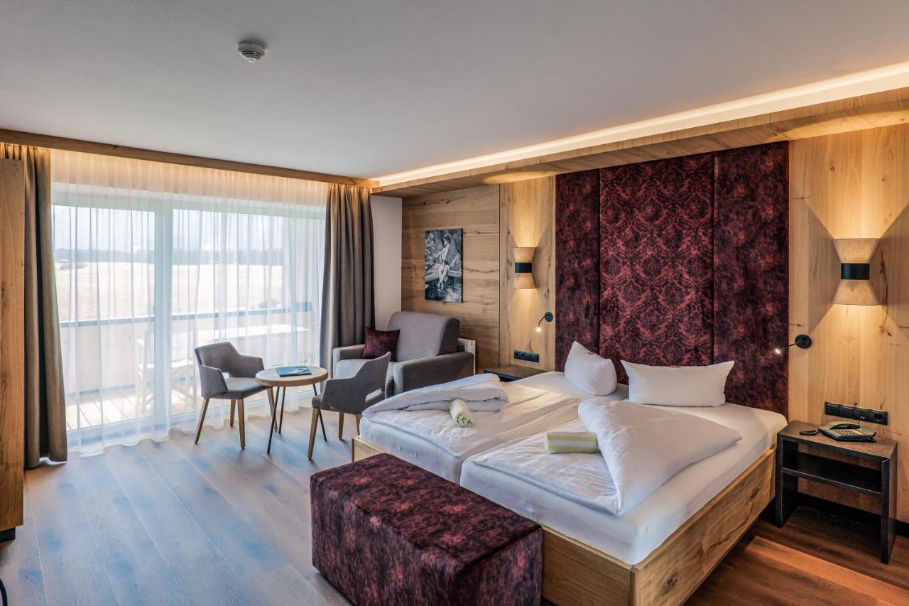 Hotel Foehrenhof Stanzach Extérieur photo