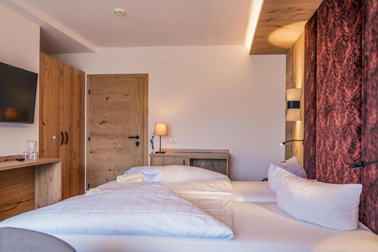 Hotel Foehrenhof Stanzach Extérieur photo