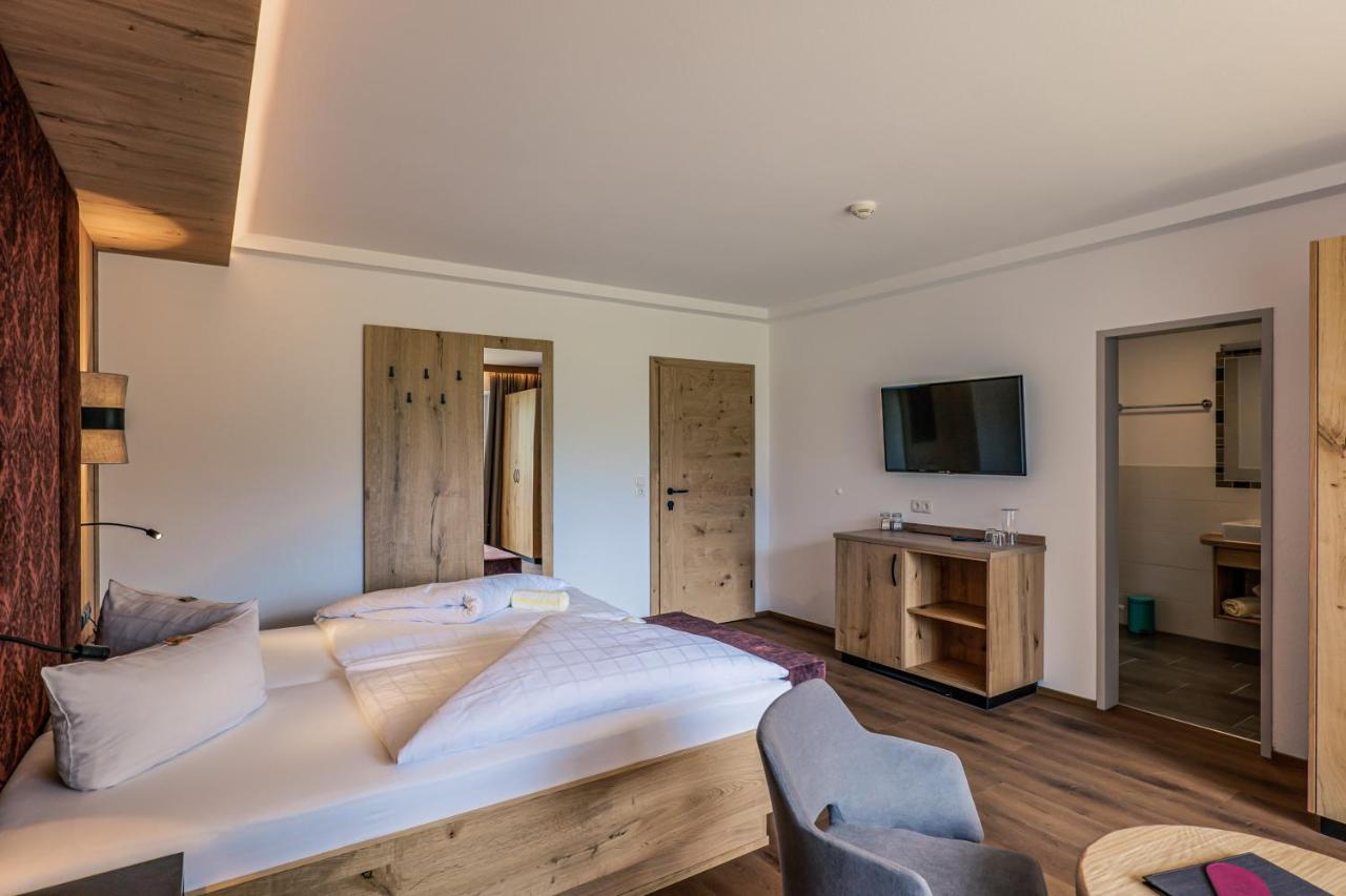 Hotel Foehrenhof Stanzach Extérieur photo